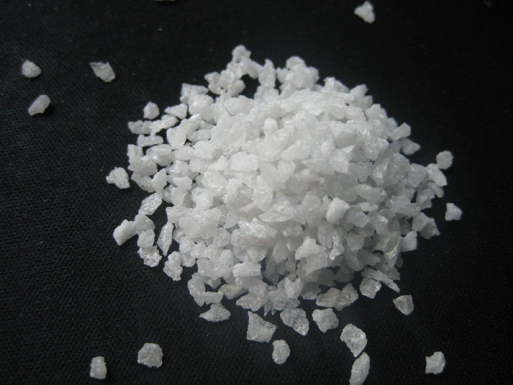 白刚玉中出现黑点的主要原因有哪些？